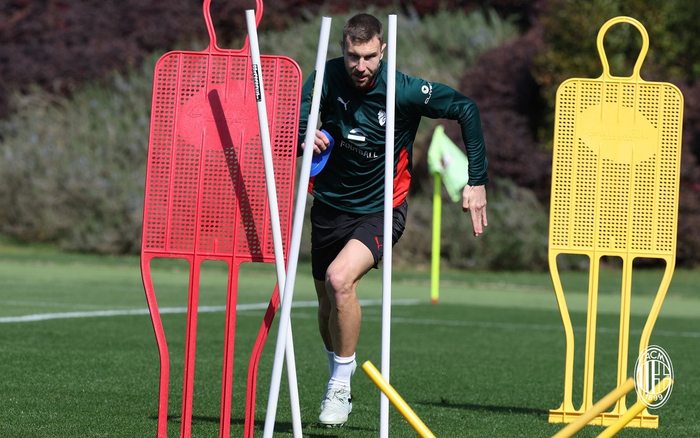 米兰训练营开启新赛季备战 强化团队协作