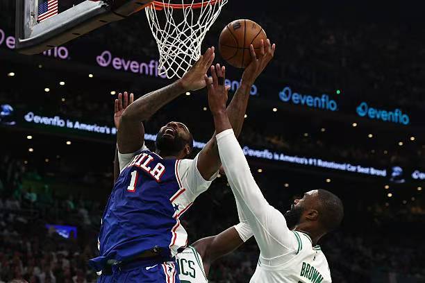 德拉蒙德季后赛首战低迷 76人惨败凯尔特人